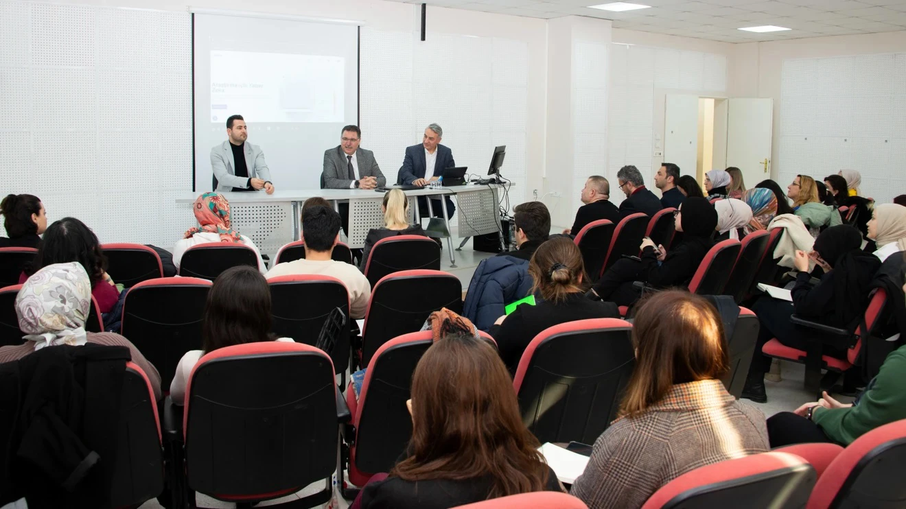 Selçuk Üniversitesinde akademik çalışmalarda yapay zeka anlatıldı